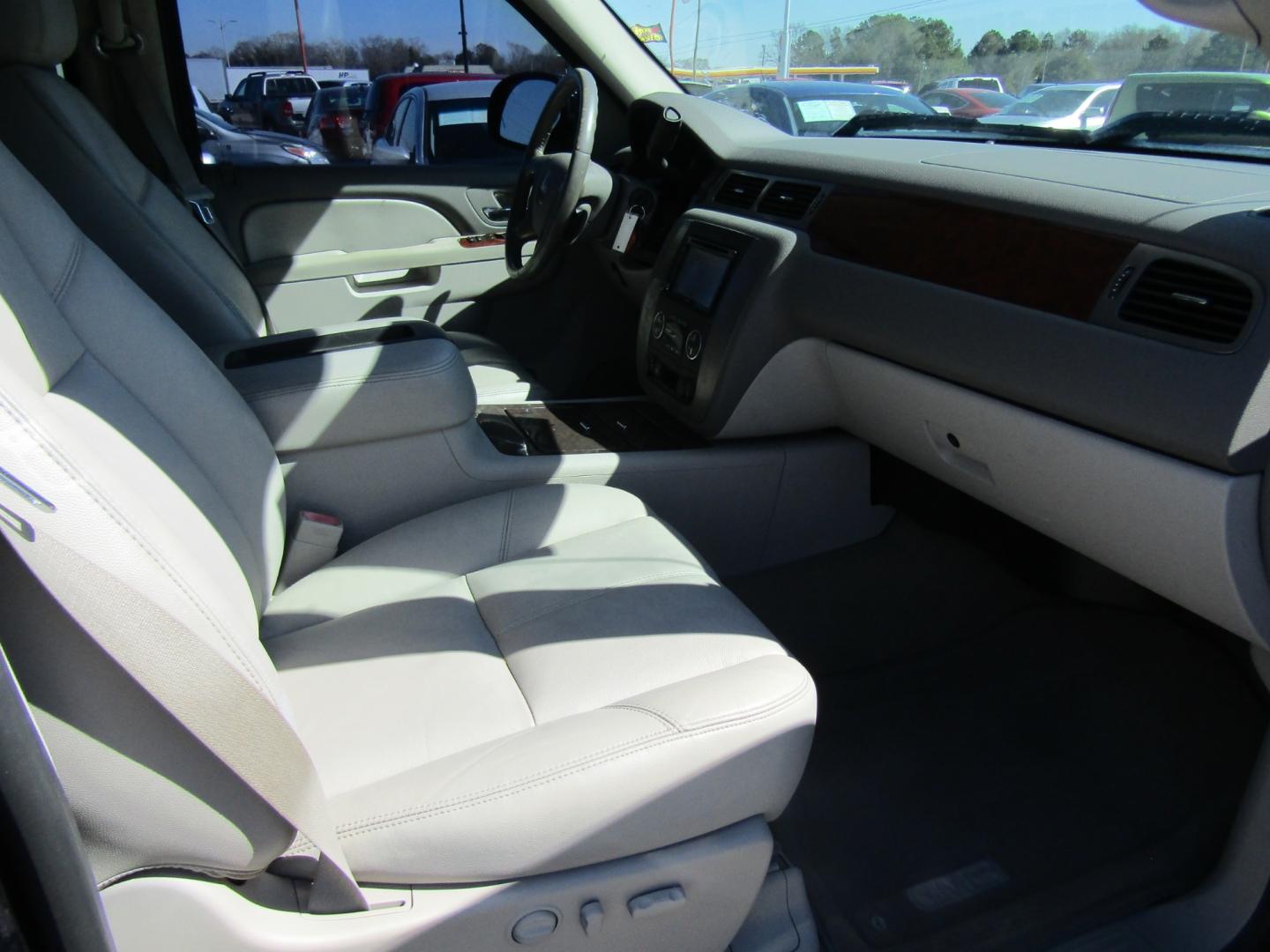 2010 Blue /Gray GMC Sierra 1500 SLT Crew Cab 4WD (3GTRKWE38AG) with an 5.3L V8 OHV 16V FFV engine, Automatic transmission, located at 15016 S Hwy 231, Midland City, AL, 36350, (334) 983-3001, 31.306210, -85.495277 - Photo#9